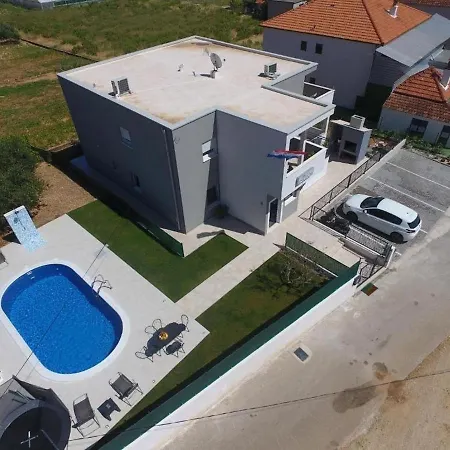 Family Friendly With A Swimming Pool - 20379 דירה טרוגיר