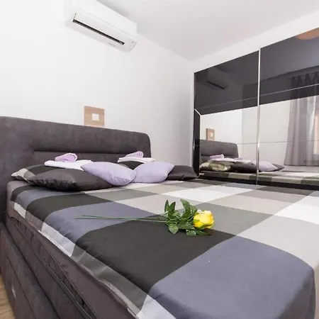 Family Friendly With A Swimming Pool - 20379 דירה *